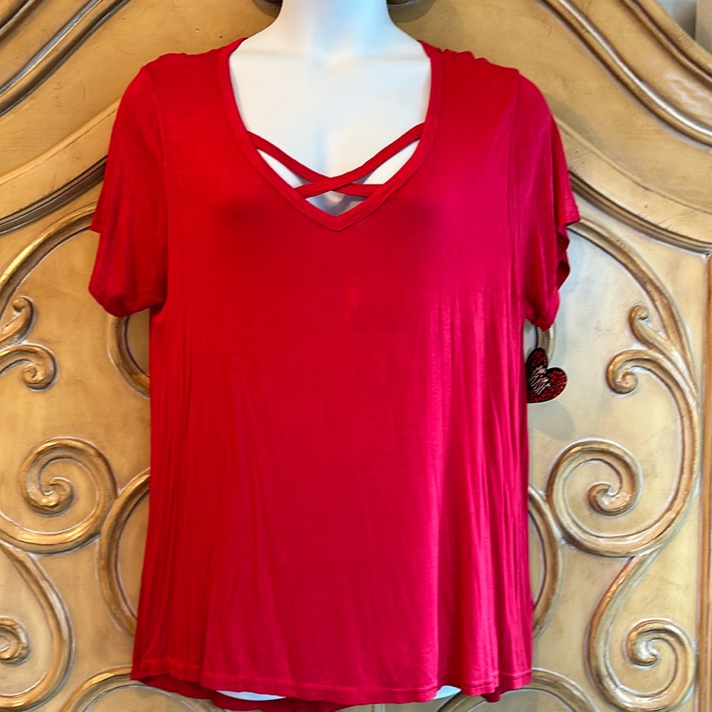 NWT Splash Red criss cross tee